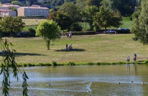 Apinac Maison | Gîte au calme avec terrasse, BBQ, ping-pong, rando/VTT, proche St-Bonnet-le-Château, wifi gratuit - FR-1-496-122