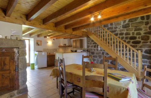 Burdignes Maison | Gîte Authentique en Campagne avec Cheminée, Wifi, Terrasse et Jardin, Près du Ski et VTT - FR-1-496-96