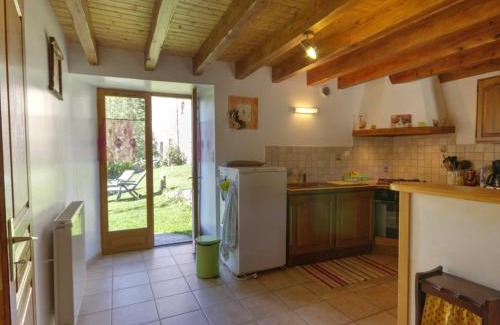 Burdignes Maison | Gîte Authentique en Campagne avec Cheminée, Wifi, Terrasse et Jardin, Près du Ski et VTT - FR-1-496-96