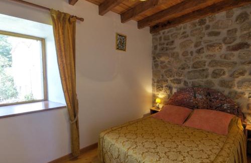 Burdignes Maison | Gîte Authentique en Campagne avec Cheminée, Wifi, Terrasse et Jardin, Près du Ski et VTT - FR-1-496-96