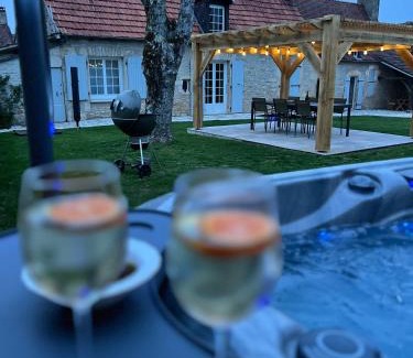 Brouchaud Maison | Gîte avec jacuzzi 6 personnes