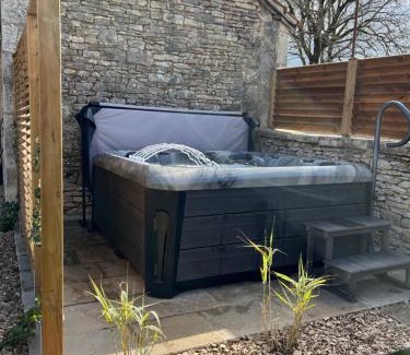 Brouchaud Maison | Gîte avec jacuzzi 6 personnes