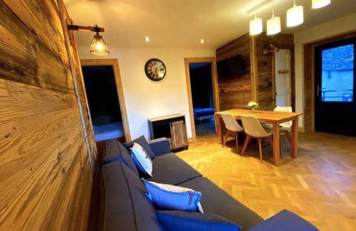 Les Sagnieres Appartement | Gîte avec jacuzzi privatif