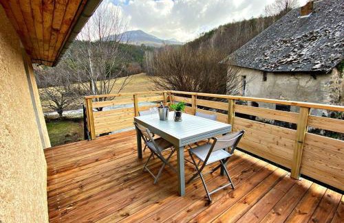 Les Sagnieres Appartement | Gîte avec jacuzzi privatif