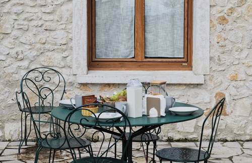 Chenou Maison | Gîte Avec Piscine au Cœur D'un Verger au Calme, à Seulement 1h de Paris !