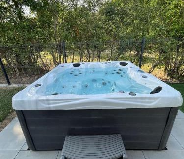 Rhodes Maison | Gîte avec spa La Roselière