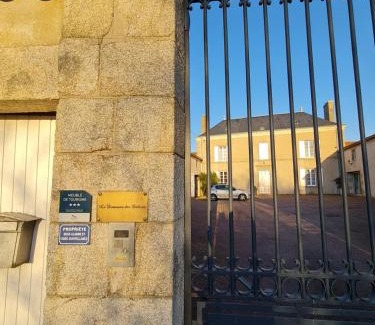 La Roche-sur-Yon Appartement | Gîte "Bornéo", avec parking securisé