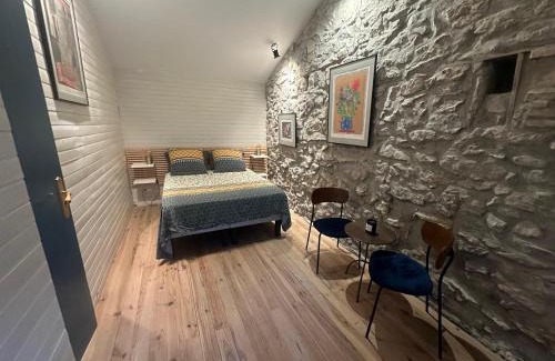 Meyrannes Maison | Gîte cévenol de caractère tout équipé, piscine, aire de jeu et jardin