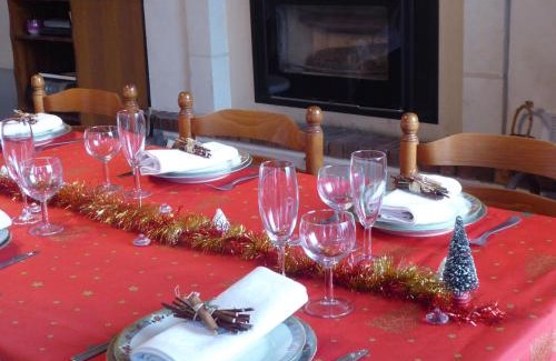 La Chapelle-aux-Choux Maison | Gîte calme avec piscine chauffée, cheminée, salle de jeux et vélos - parfait pour familles et amis - FR-1-410-141