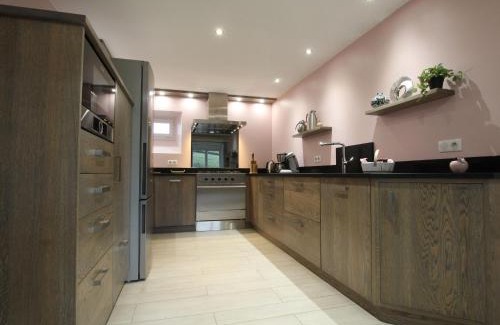 Freycenet-la-Cuche Maison | Gîte chaleureux 5 chambres près de Freycenet-la-Cuche, idéal pour familles et amis, animaux admis - FR-1-582-23