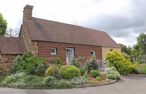 Saint-Mars-d'Egrenne Maison | Gîte champêtre avec animaux, terrasse, jeux extérieurs, et ateliers couture près de Saint-Mars-d'Égrenne. - FR-1-497-149