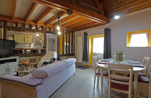 Saint-Mars-d'Egrenne Maison | Gîte champêtre avec animaux, terrasse, jeux extérieurs, et ateliers couture près de Saint-Mars-d'Égrenne. - FR-1-497-149