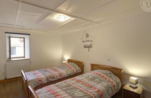 Cremeaux Maison | Gîte charmant à la ferme, tout confort, proche de Roanne, idéal pour randonnées et baignades - FR-1-496-220