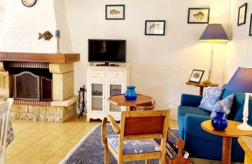 Lesquielles-Saint-Germain Maison | Gîte charmant au bord de l'eau avec terrasse, cheminée et équipements complets à Lesquielles-St-Germain - FR-1-532-18