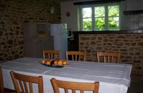Joue-l'Abbe Maison | Gîte charmant avec cheminée, jardin privé et 3 chambres dans un ancien corps de ferme - FR-1-410-128