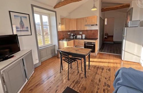 Saint-Andre-dʼApchon Maison | Gîte charmant avec piscine, jardin, et produits fermiers à Saint-André-d'Apchon - FR-1-496-142