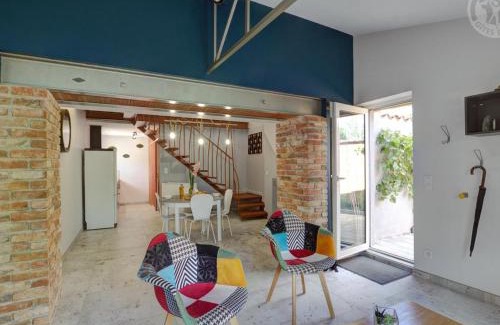 Balbigny Maison | Gîte confort à Balbigny : 2 chambres, terrasse, jeux, équipements modernes, charges incluses - FR-1-496-282