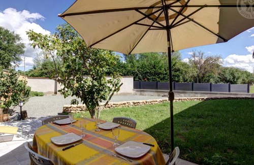 Balbigny Maison | Gîte confort à Balbigny : 2 chambres, terrasse, jeux, équipements modernes, charges incluses - FR-1-496-282
