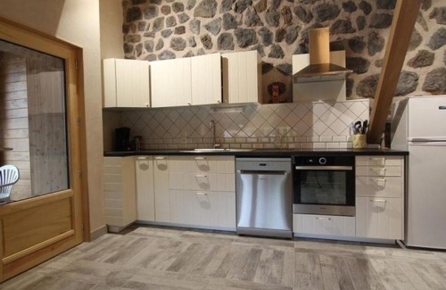 Solignac-sur-Loire Maison | Gîte confortable près de la Cascade de la Beaume avec terrasses et parking privatif - FR-1-582-30