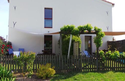 Chateau-Thebaud Maison | Gîte confortable au cœur des vignes avec terrasse, vélos, WiFi et équipements bébé à 17 km de Nantes - FR-1-306-808