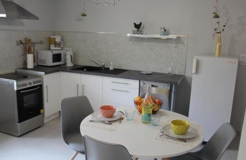 Cherveix-Cubas Maison | Gîte cosy 4 pers., terrasse, proche activités nature, WiFi, parking à Cherveix-Cubas - FR-1-616-392