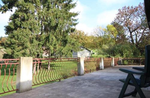 Radon Maison | Gîte cosy avec accès à un camping, étang, VTT, et proche de randonnées et d'Alençon, animaux acceptés - FR-1-497-111
