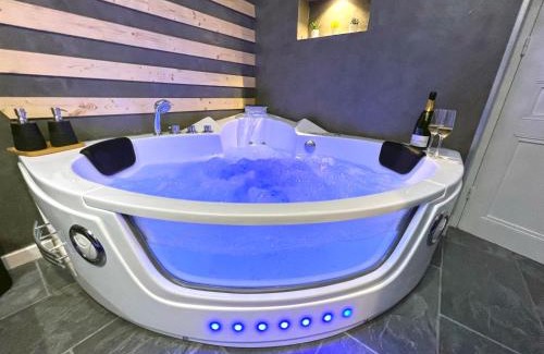 Poncin Maison | Gîte cosy avec Jacuzzi classé 3 étoiles