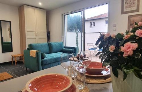 Montrond-les-Bains Maison | Gîte cosy pour 2 à Montrond-les-Bains avec parking privatif - FR-1-496-342