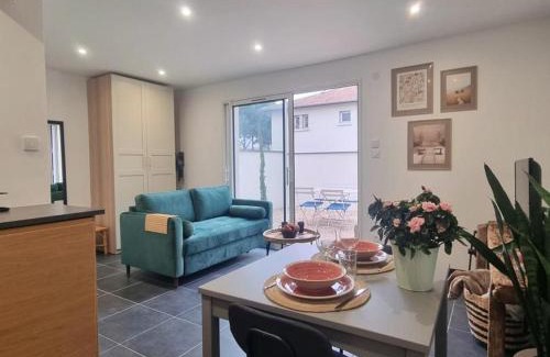 Montrond-les-Bains Maison | Gîte cosy pour 2 à Montrond-les-Bains avec parking privatif - FR-1-496-342