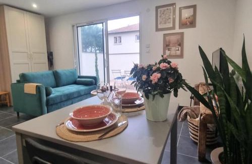 Montrond-les-Bains Maison | Gîte cosy pour 2 à Montrond-les-Bains avec parking privatif - FR-1-496-342