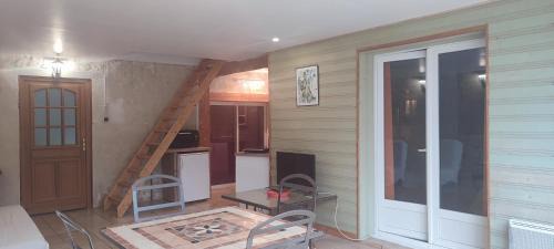 Gemozac Maison | Gîte cosy, sur jardin, terrasse privée, parking au calme en rdc