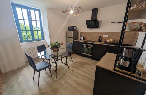 Langres Appartement | Gîte dans ancien presbytère avec parc à Langres - FR-1-611-74