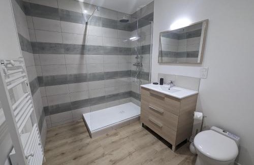 Langres Appartement | Gîte dans ancien presbytère avec parc à Langres - FR-1-611-74