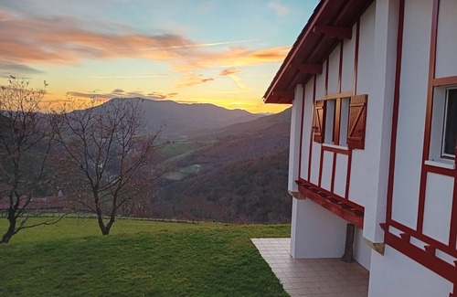 Itxassou Maison | Gîte sur les hauteurs d'Itxassou, Vue Exceptionnelle sur la vallée de la Nive