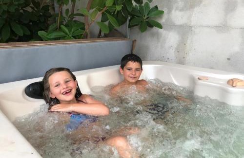 Saint-Exupery-les-Roches Lit Et Petit-Déjeuner | Gîte de 15 places en chambre de 2, 4, 5 personnes
