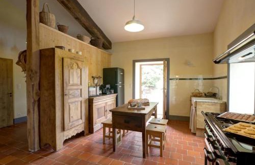 Saint-Just-la-Pendue Maison | Gîte de charme avec spa, sauna et jardin pour 12 personnes - FR-1-496-54