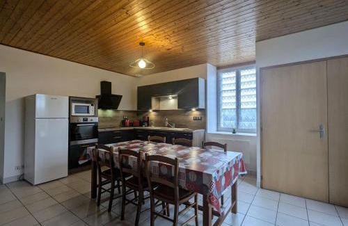Saint-Romain-Lachalm Maison | Gîte de charme en campagne, 5-8 pers., cheminée, nature, proche Pilat, activités à proximité - FR-1-582-269