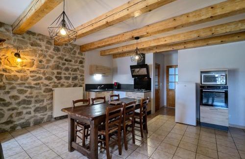 Saint-Romain-Lachalm Maison | Gîte de charme en campagne, 5-8 pers., cheminée, nature, proche Pilat, activités à proximité - FR-1-582-269