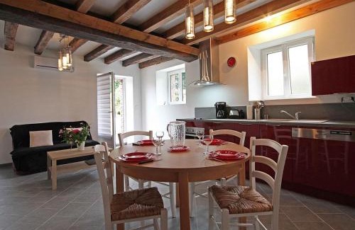 Marchainville Maison | Gîte de Charme Ancien Moulin avec Étang, Terrasse, et Activités au Cœur de Longny au Perche - FR-1-497-84