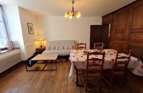 Pulney Maison | Gîte de charme dans ferme lorraine avec jardin clos, à proximité de sentiers et base de loisirs - FR-1-584-32