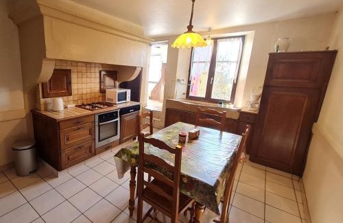 Pulney Maison | Gîte de charme dans ferme lorraine avec jardin clos, à proximité de sentiers et base de loisirs - FR-1-584-32