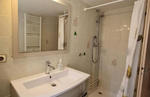 Pulney Maison | Gîte de charme dans ferme lorraine avec jardin clos, à proximité de sentiers et base de loisirs - FR-1-584-32