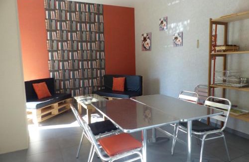 Coulans-sur-Gee Maison | Gîte de charme proche Le Mans avec jardin, parking, et bien-être - FR-1-410-205