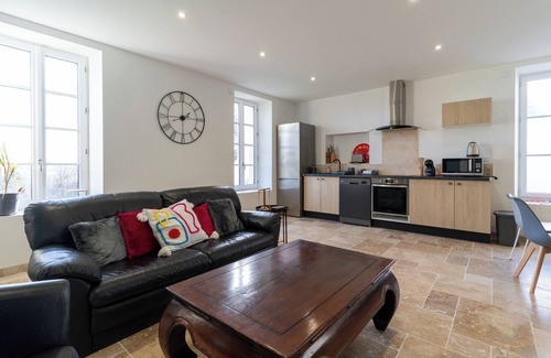 Veigne Maison | Salle des fêtes et Gîte 8 couchages. Proche des Châteaux de la Loire.