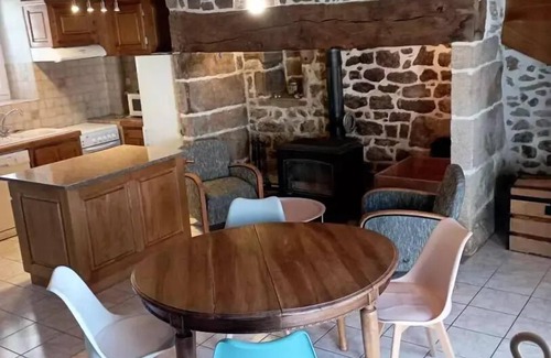 Saint-Yrieix-le-Dejalat Villa | Gîte de France 4 personnes