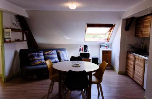 Laval-sur-Luzege Appartement | Gîte de France Gîte ecole 3 épis - Gîte de France 4 personnes MAE-6354