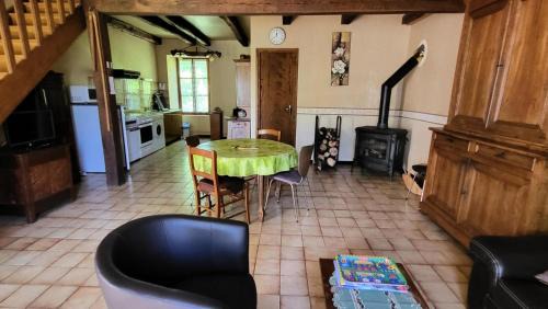 Latronche Appartement | Gîte de France Petit 2 épis - Gîte de France 4 personnes MAE-9634