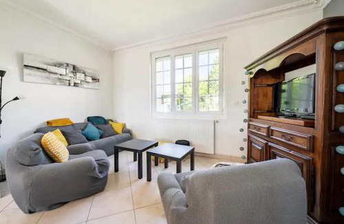 Neuille-Pont-Pierre Maison | Gîte de groupe du Coudray