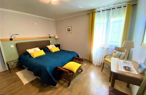 Villeneuve-de-Berg Lit Et Petit-Déjeuner | Gîte de groupe 15 à 19p, parc, salle de réception - CHAMBRES D'HOTES en semaine