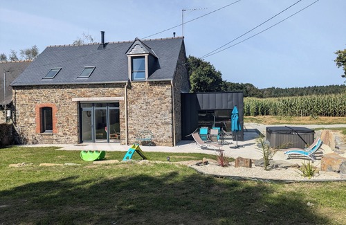 Ploeuc-l'Hermitage Maison | Gîte de la petite clairière with private Jacuzzi